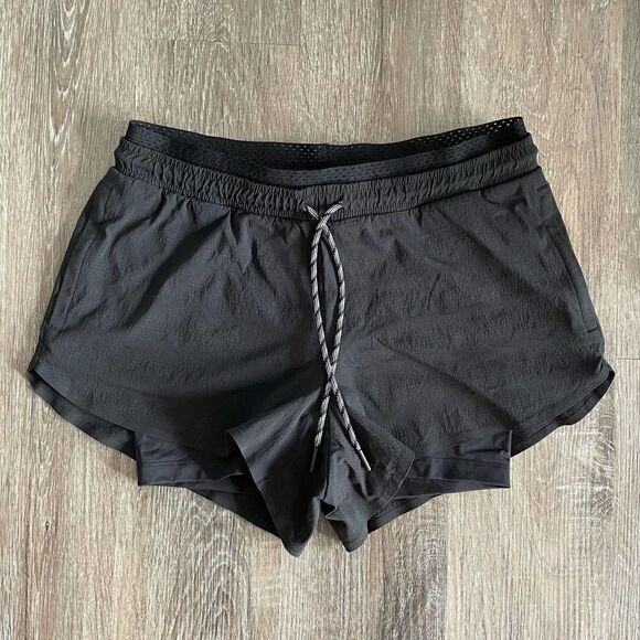 Athleta Crest 2 in 1 Black Shortie Shorts - Size: 6 - Picture 1 of 6